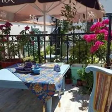 Mai̇ Bed & Breakfast